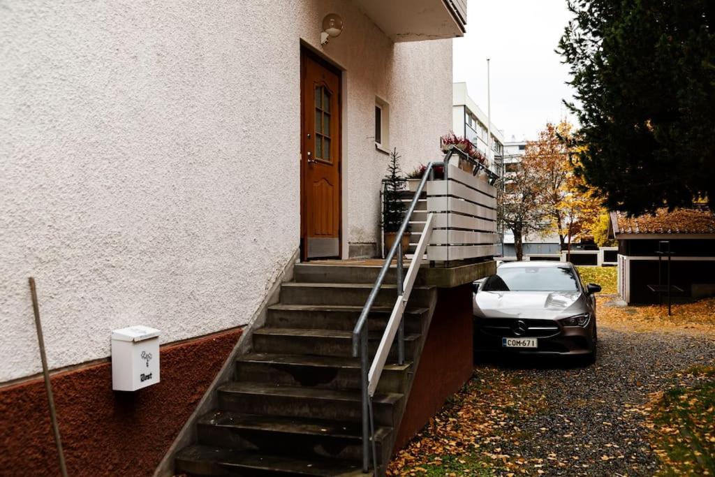 Mukava Saunallinen Kaksio Omalla Sisaeaenkaeynnillae Ja Ilmaisella Autopaikalla 库奥皮奥 外观 照片