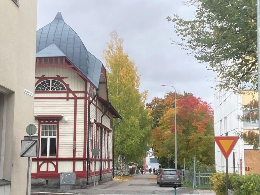 Mukava Saunallinen Kaksio Omalla Sisaeaenkaeynnillae Ja Ilmaisella Autopaikalla 库奥皮奥 外观 照片