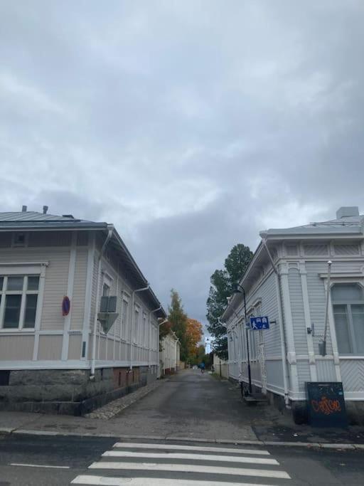 Mukava Saunallinen Kaksio Omalla Sisaeaenkaeynnillae Ja Ilmaisella Autopaikalla 库奥皮奥 外观 照片