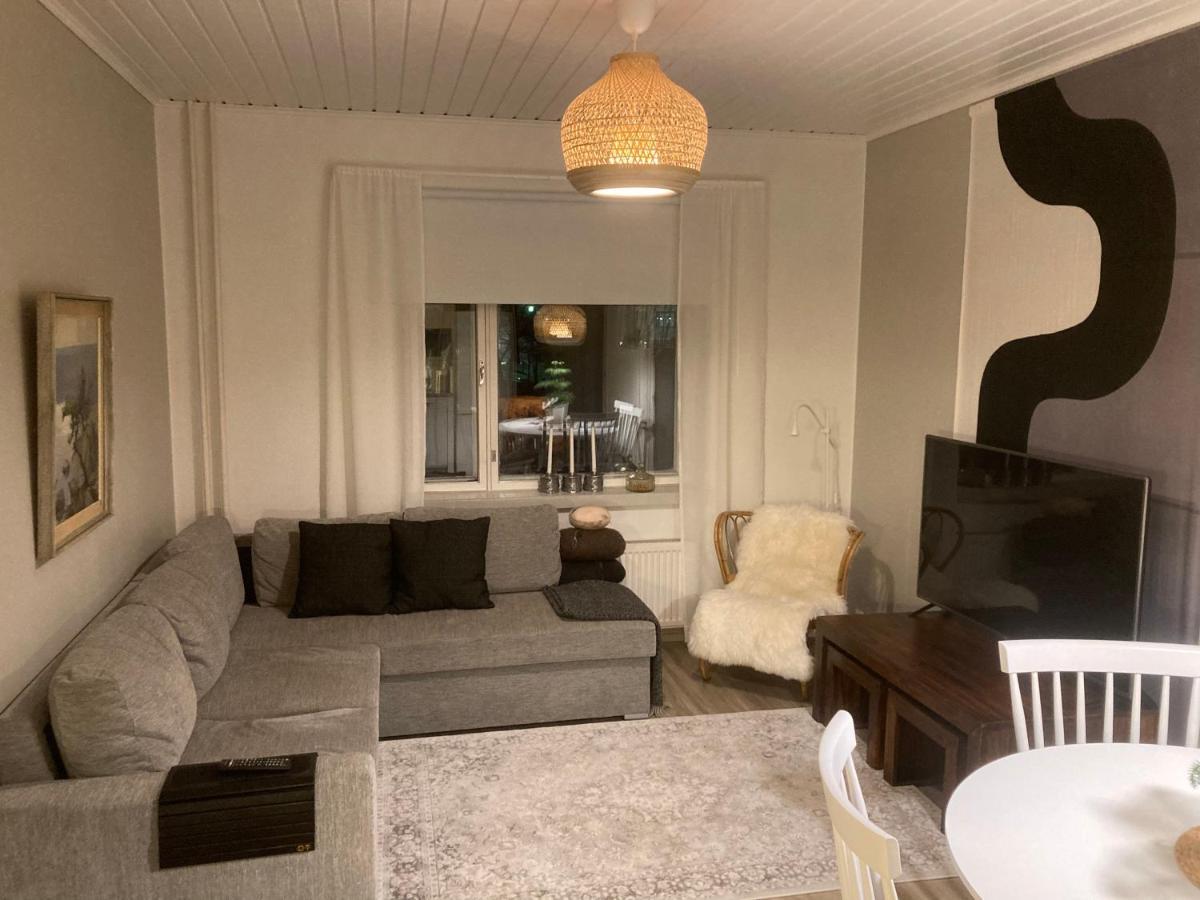 Mukava Saunallinen Kaksio Omalla Sisaeaenkaeynnillae Ja Ilmaisella Autopaikalla 库奥皮奥 外观 照片