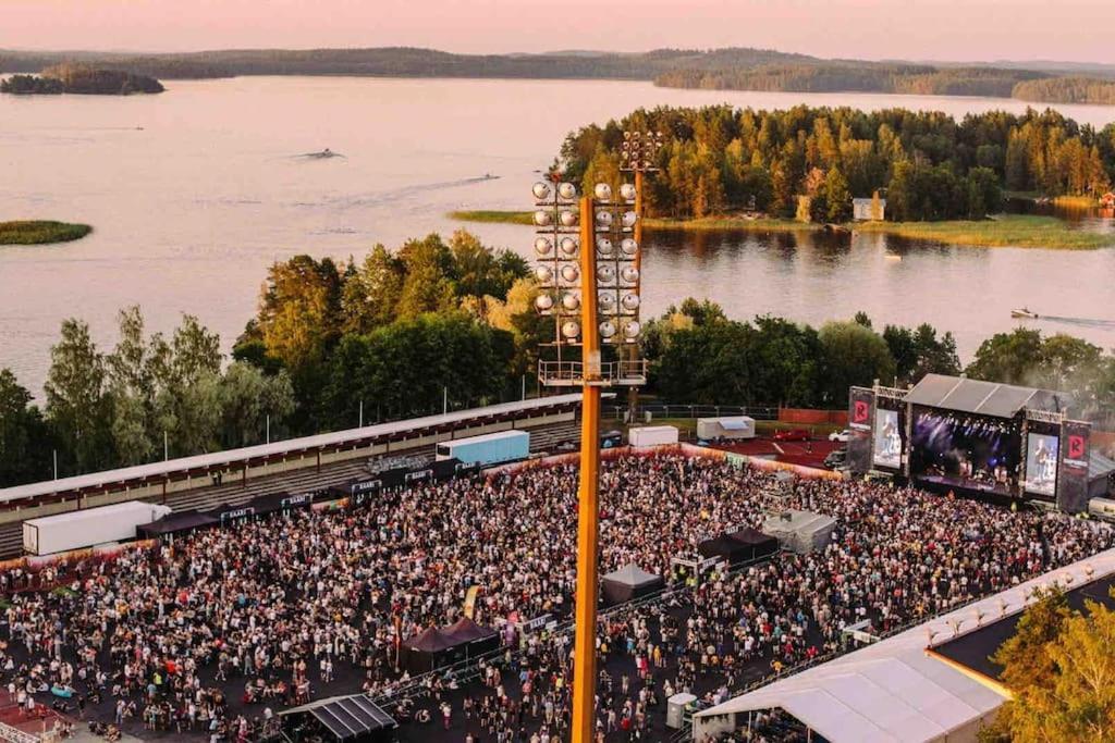 Mukava Saunallinen Kaksio Omalla Sisaeaenkaeynnillae Ja Ilmaisella Autopaikalla 库奥皮奥 外观 照片