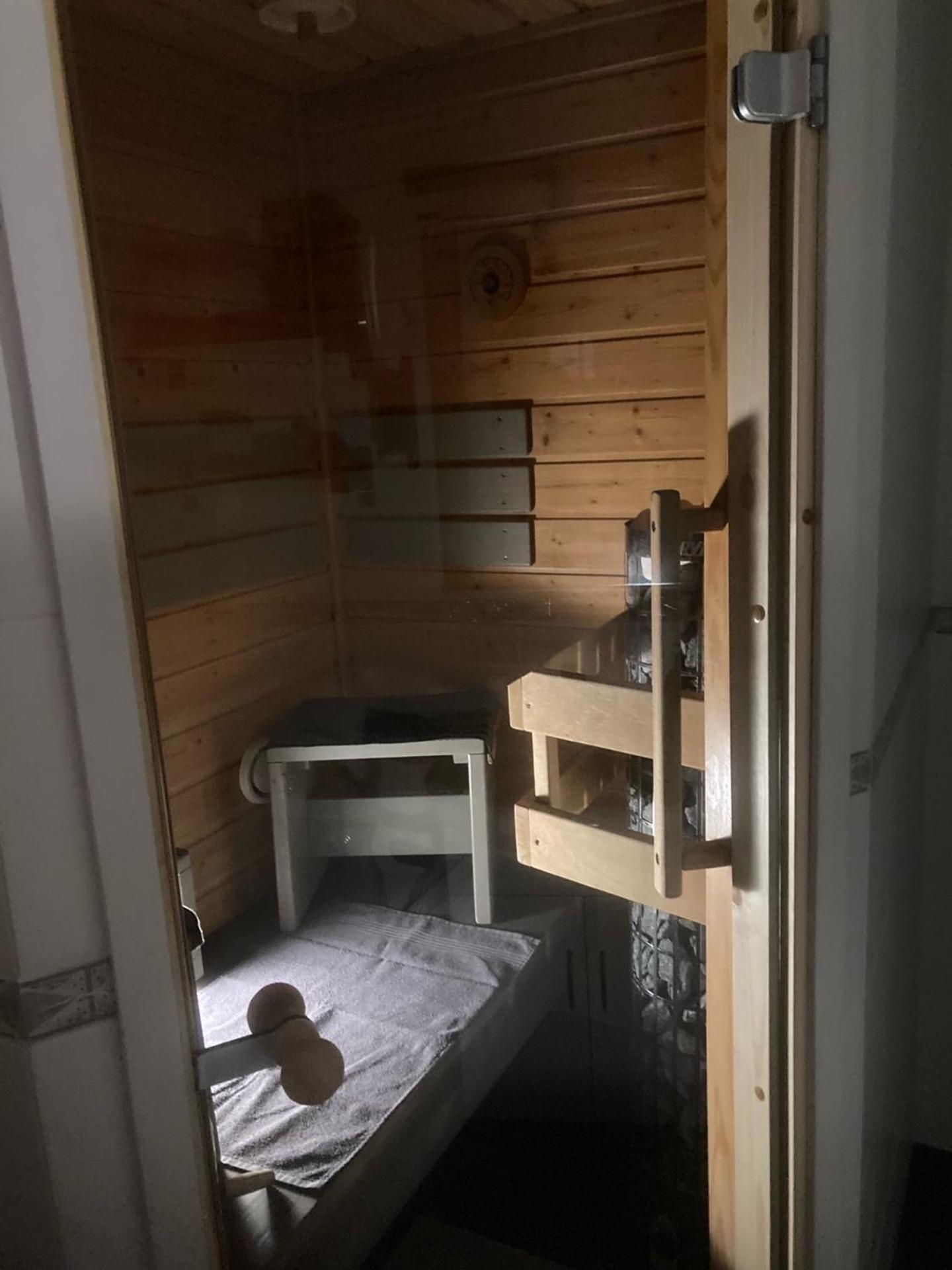 Mukava Saunallinen Kaksio Omalla Sisaeaenkaeynnillae Ja Ilmaisella Autopaikalla 库奥皮奥 外观 照片